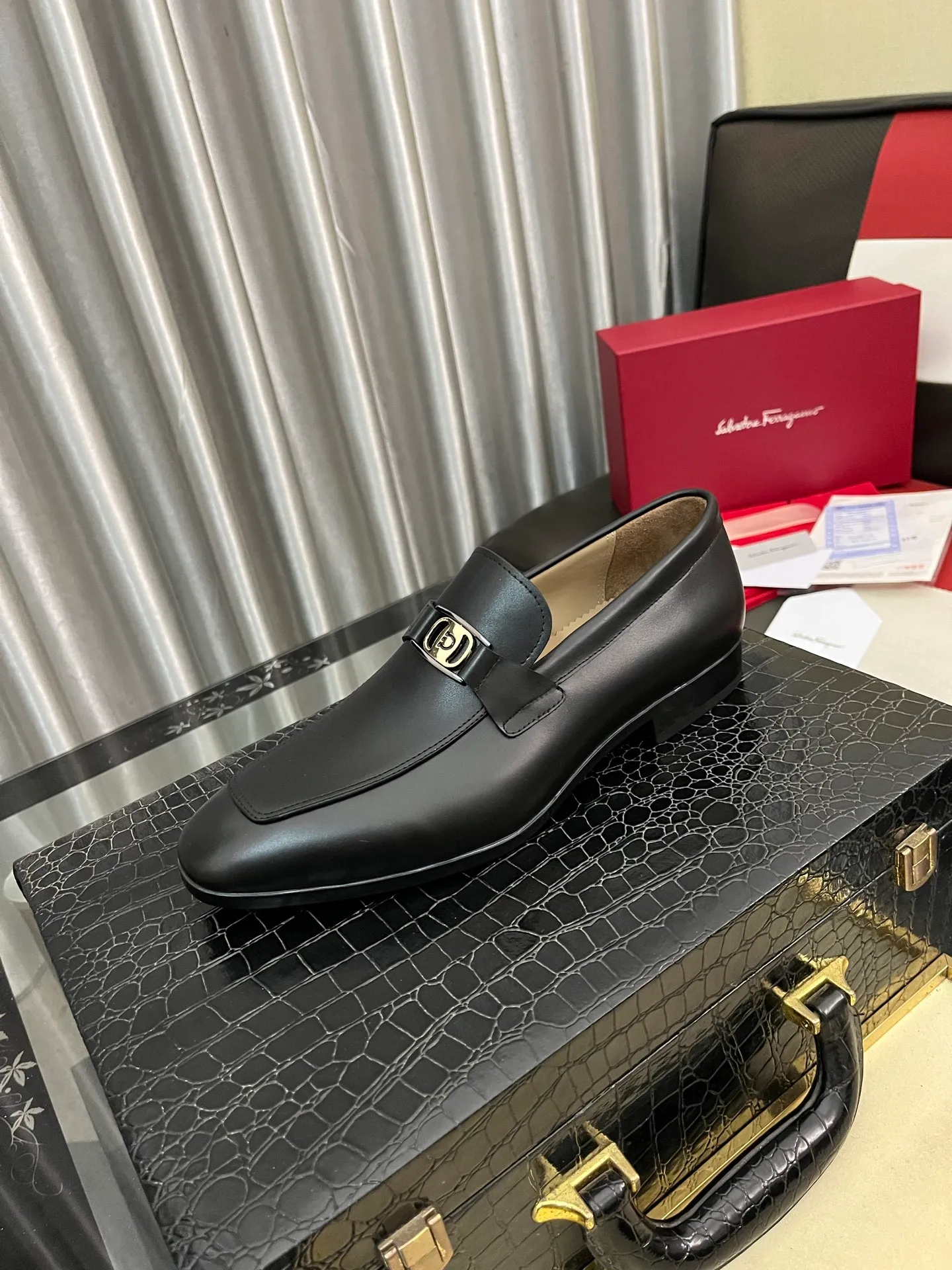 Men's shoes 💰: 600⌚️⌚️【Salvatore Ferragamo】Ferragamo business leather shoes, 1:1 top purchasing quality, imported selected original calfskin for the uppers, imported original water-dyed cowhide for the inner feet, imported original 1:1 customized Italian handmade lightweight foam outsole, code number: 38-44 (45 custom-made)